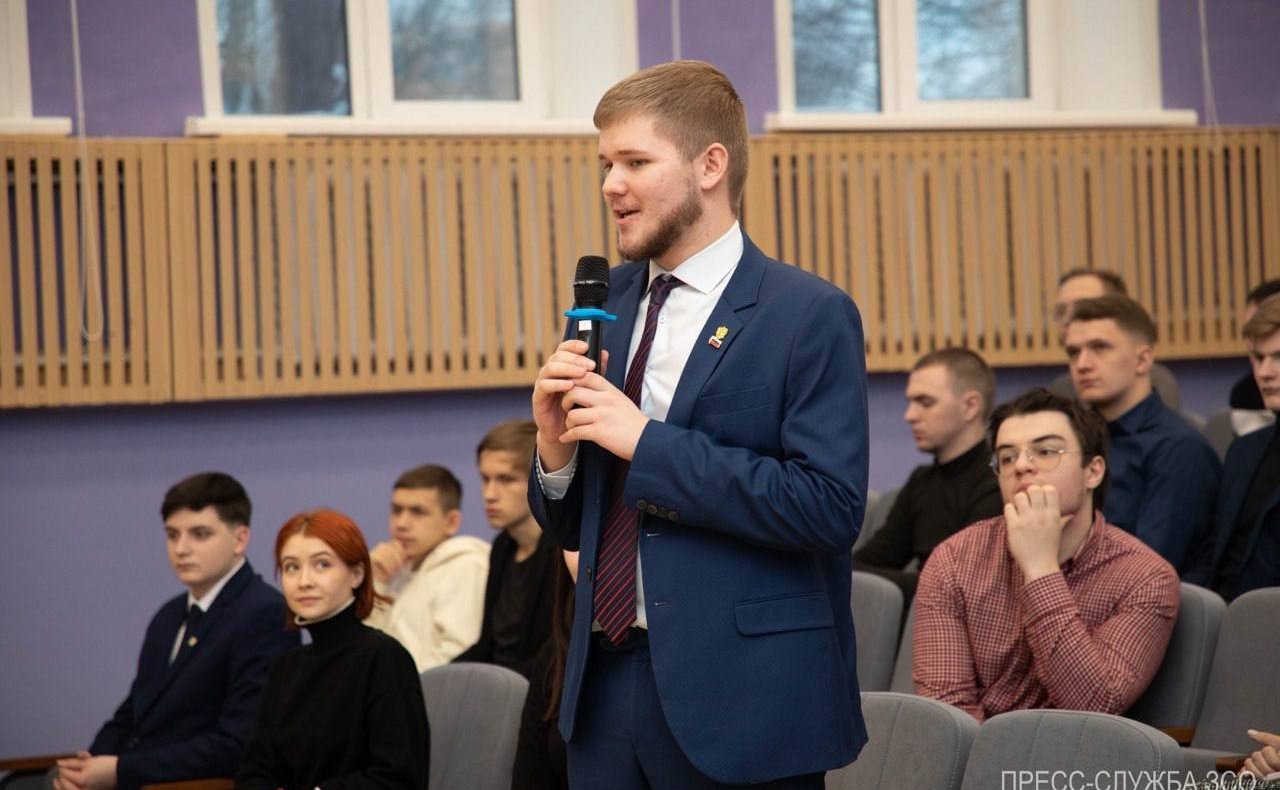 Заместитель Председателя СФ Юрий Воробьев принял участие в первом в 2024 году заседании молодежного дискуссионного клуба