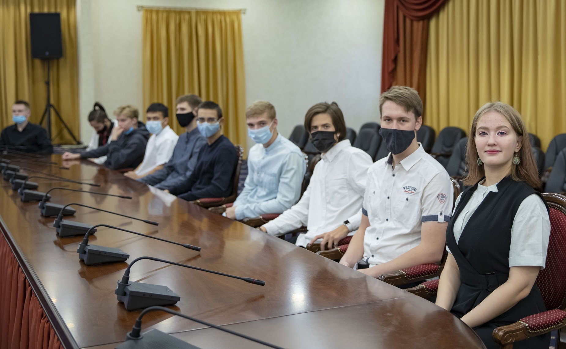 Торжественная церемония подведения итогов конкурса именных стипендий сенатора Д. Гусева состоялось в городе Нарьян-Маре