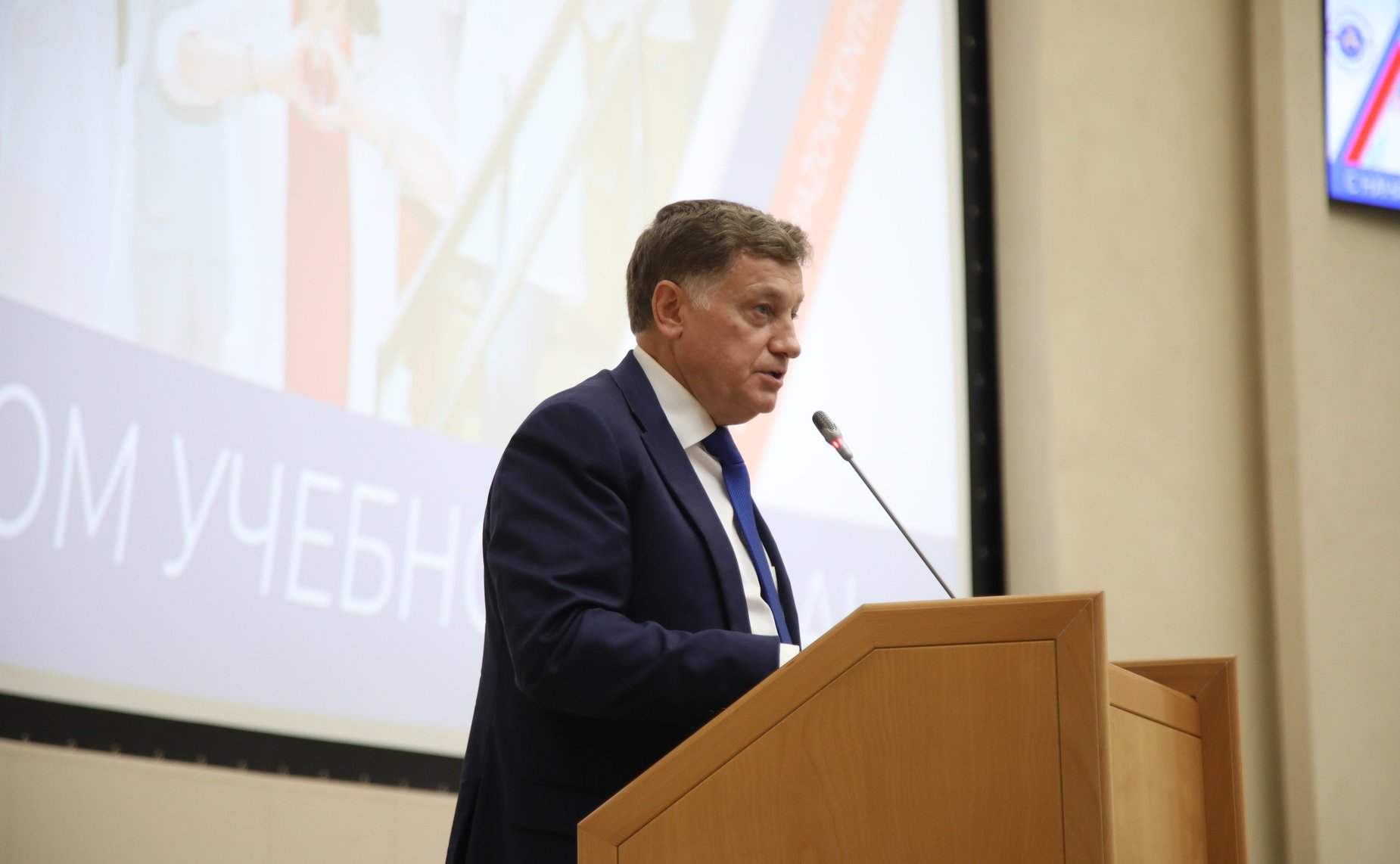 Церемония посвящения в студенты будущих врачей в Национальном медицинском исследовательском центре имени В.А. Алмазова в Санкт-Петербурге