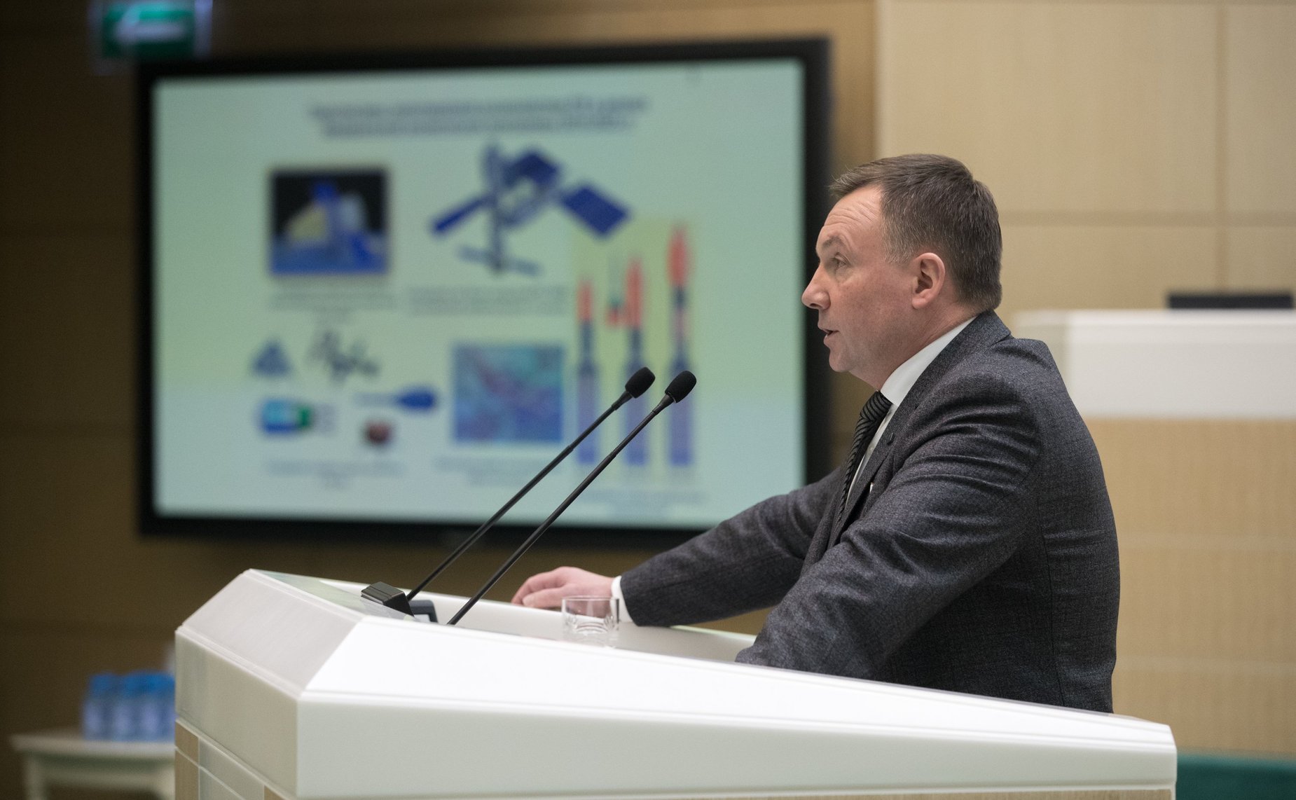 Начальник Центра подготовки космонавтов имени Ю.А.Гагарина Ю. Лончаков