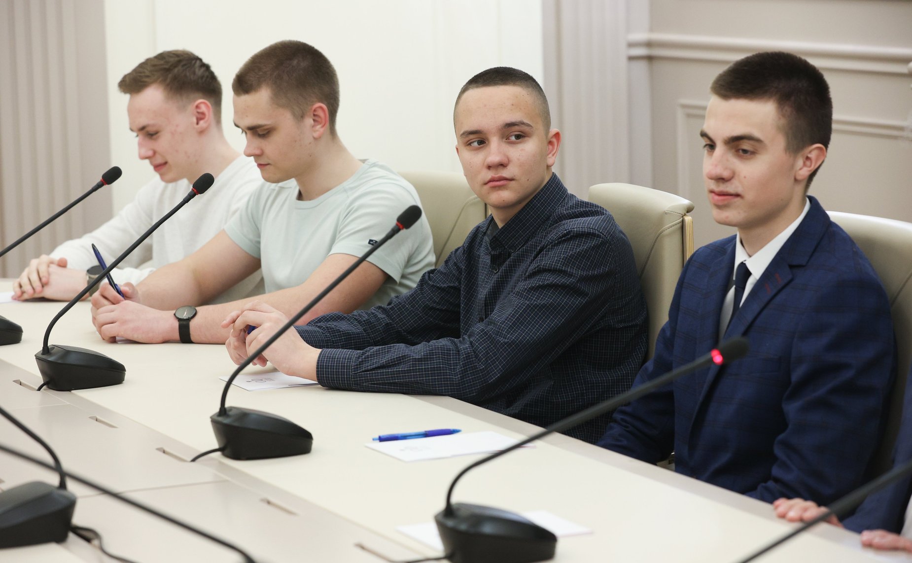 Анатолий Артамонов встретился в Совете Федерации со школьникам из Людиновского района Калужской области