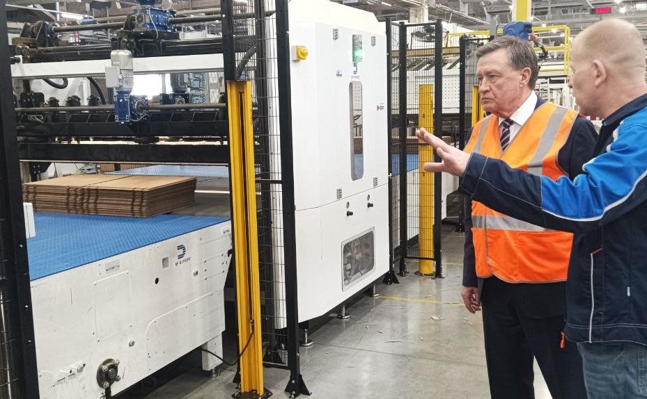 Сергей Рябухин посетил целлюлозно-бумажное предприятие, которое открыли в Ульяновске в 2021 году