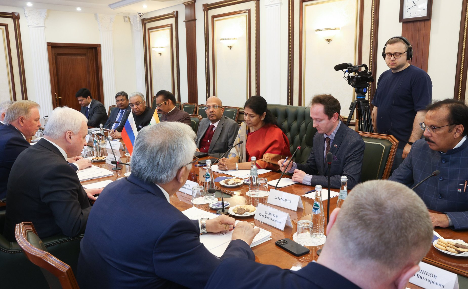 Встреча первого заместителя председателя Комитета СФ по международным делам Андрея Денисова с делегацией Республики Индии во главе с членом Народной палаты парламента Каниможи Карунанидхи