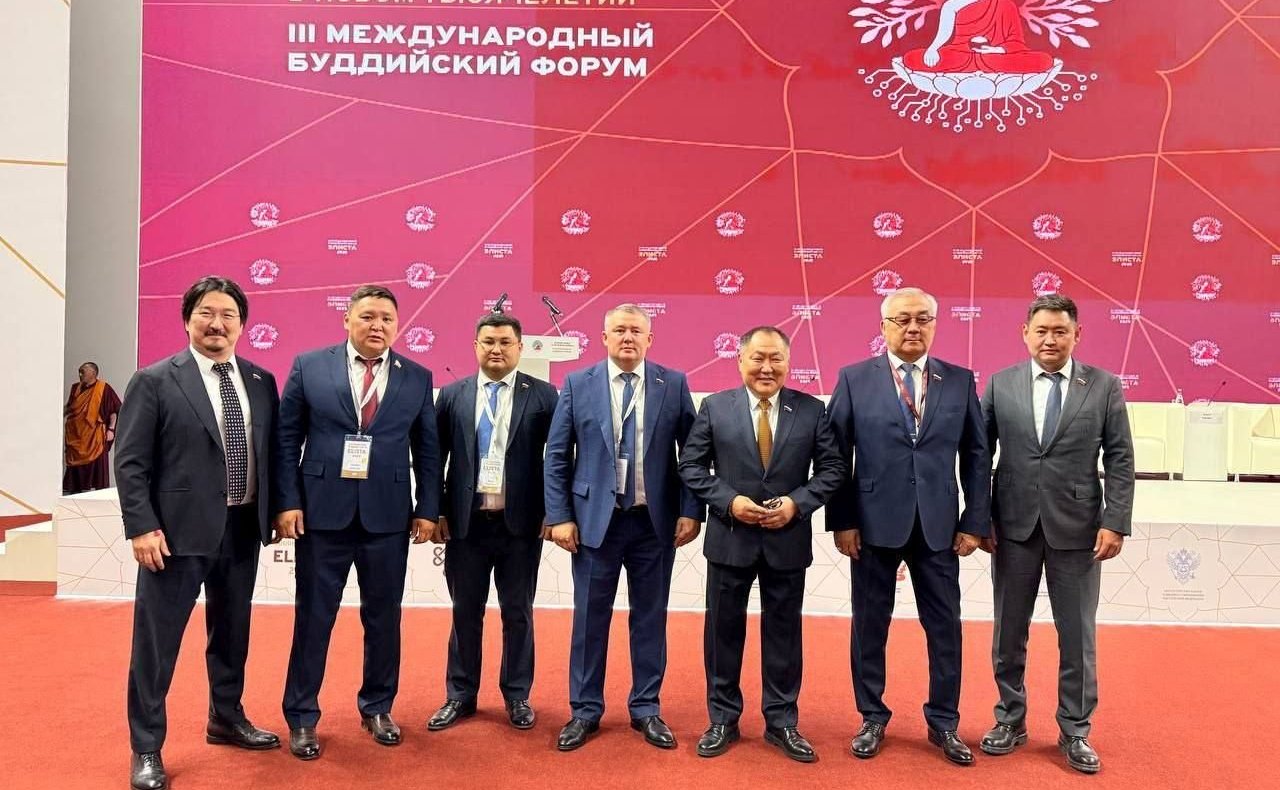 Баир Жамсуев принял участие в III международном буддийском форуме в Калмыкии