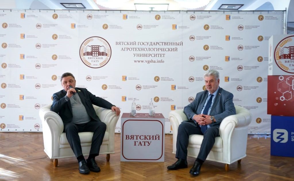 Вячеслав Тимченко и Виктор Бондарев провели встречи с руководством и студентами Волго-Вятского института (филиала) Московского государственного юридического университета имени О.Е. Кутафина и Вятского государственного агротехнологического университета
