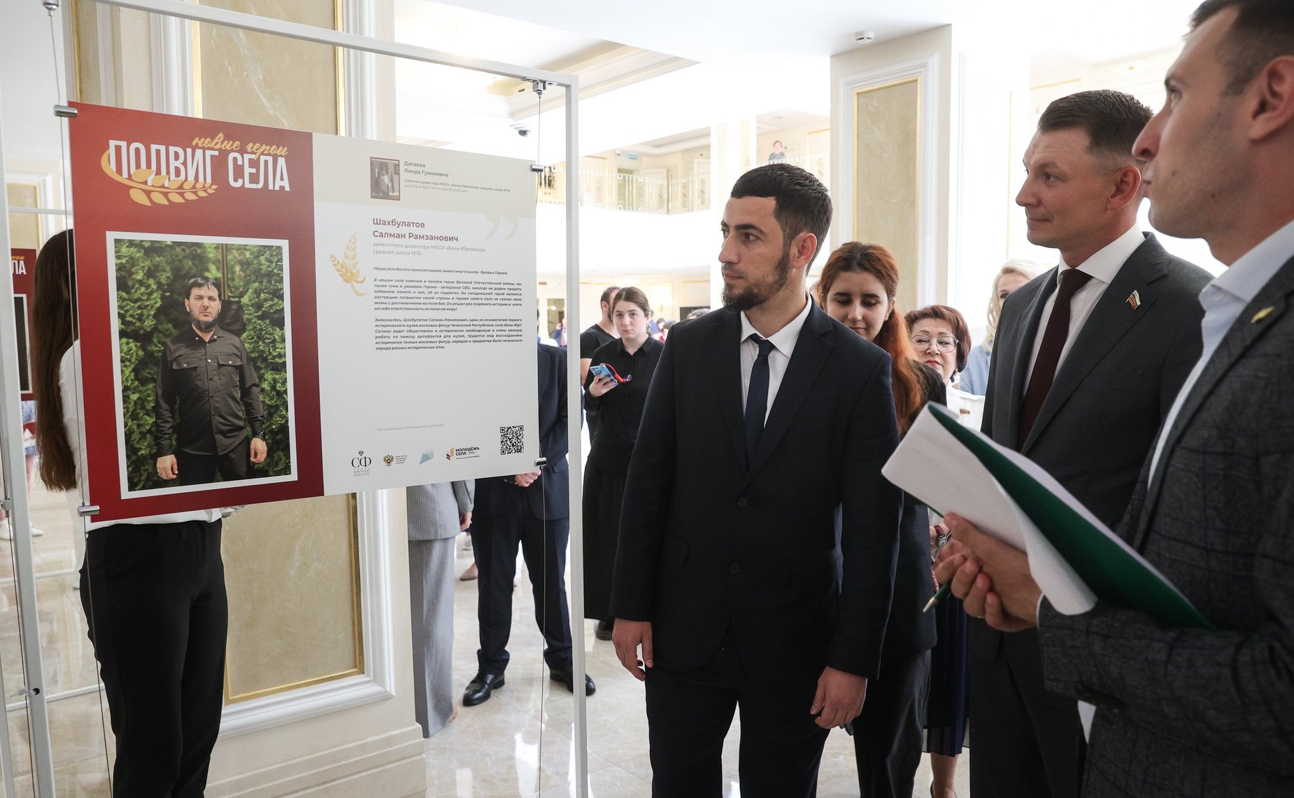 В Совете Федерации открылась выставка «Подвиг села: новые герои»