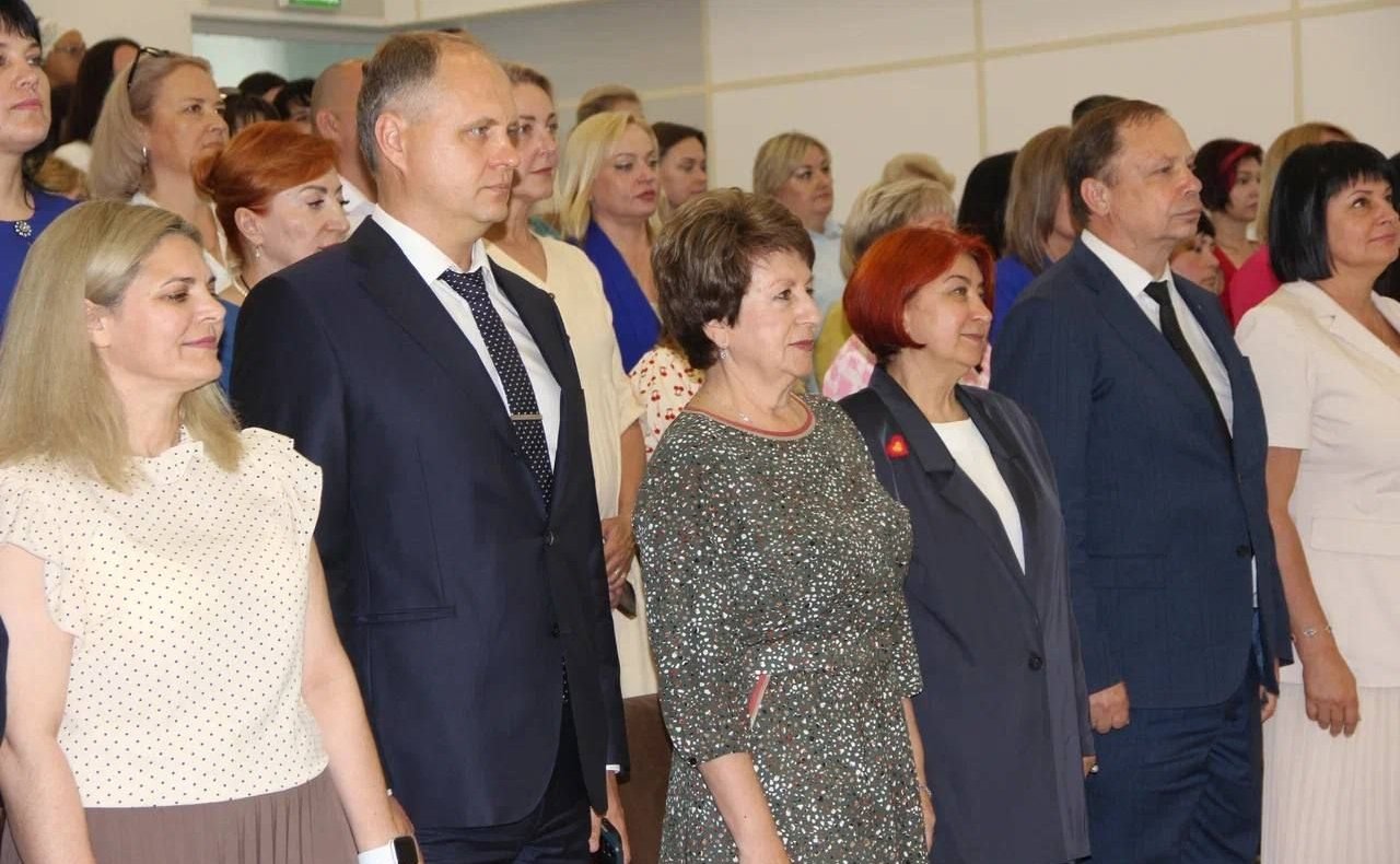 В Севастополе состоялись торжественные награждения сотрудников ко Дню социального работника