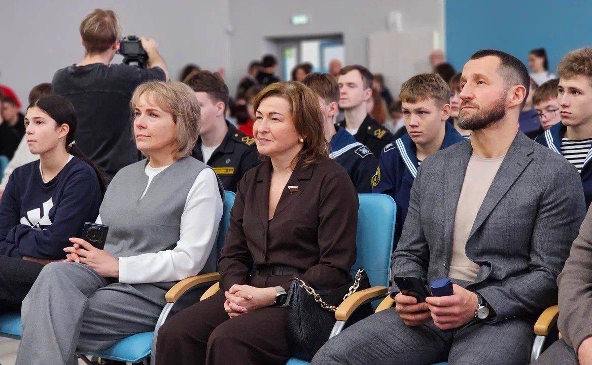 Александр Карелин и Лариса Круглова провели в Мурманском медицинском колледже «Арктический диалог»