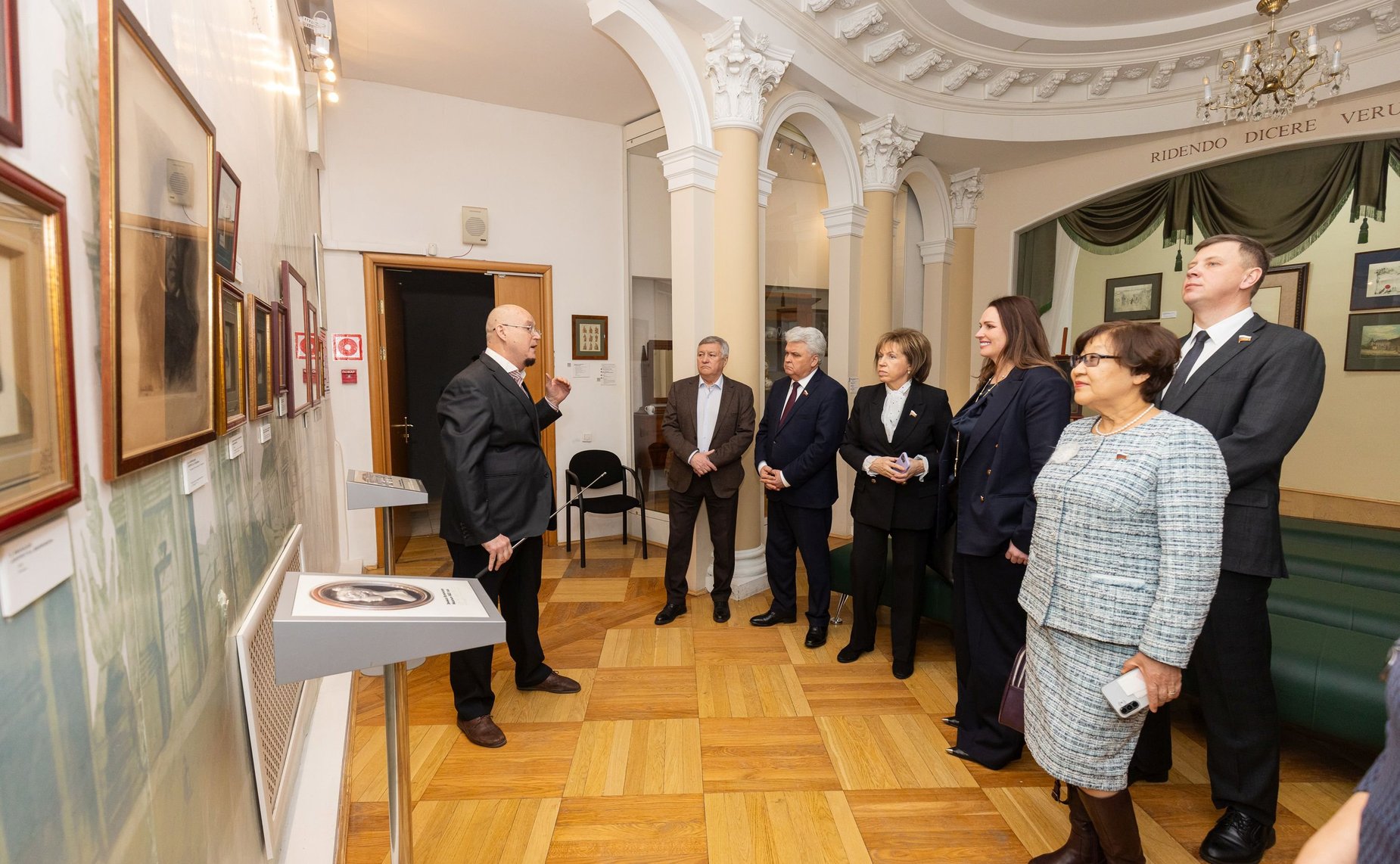 Сенаторы посетили уникальный концерт, который проходит в абсолютной темноте, так как его главные исполнители – незрячие люди