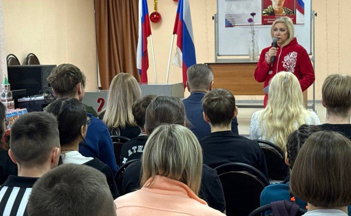 Светлана Кириллова приняла участие в торжественном открытии XIV первенства детско-юношеского центра «Заволжье» по армрестлингу имени Леонида Пантелеева