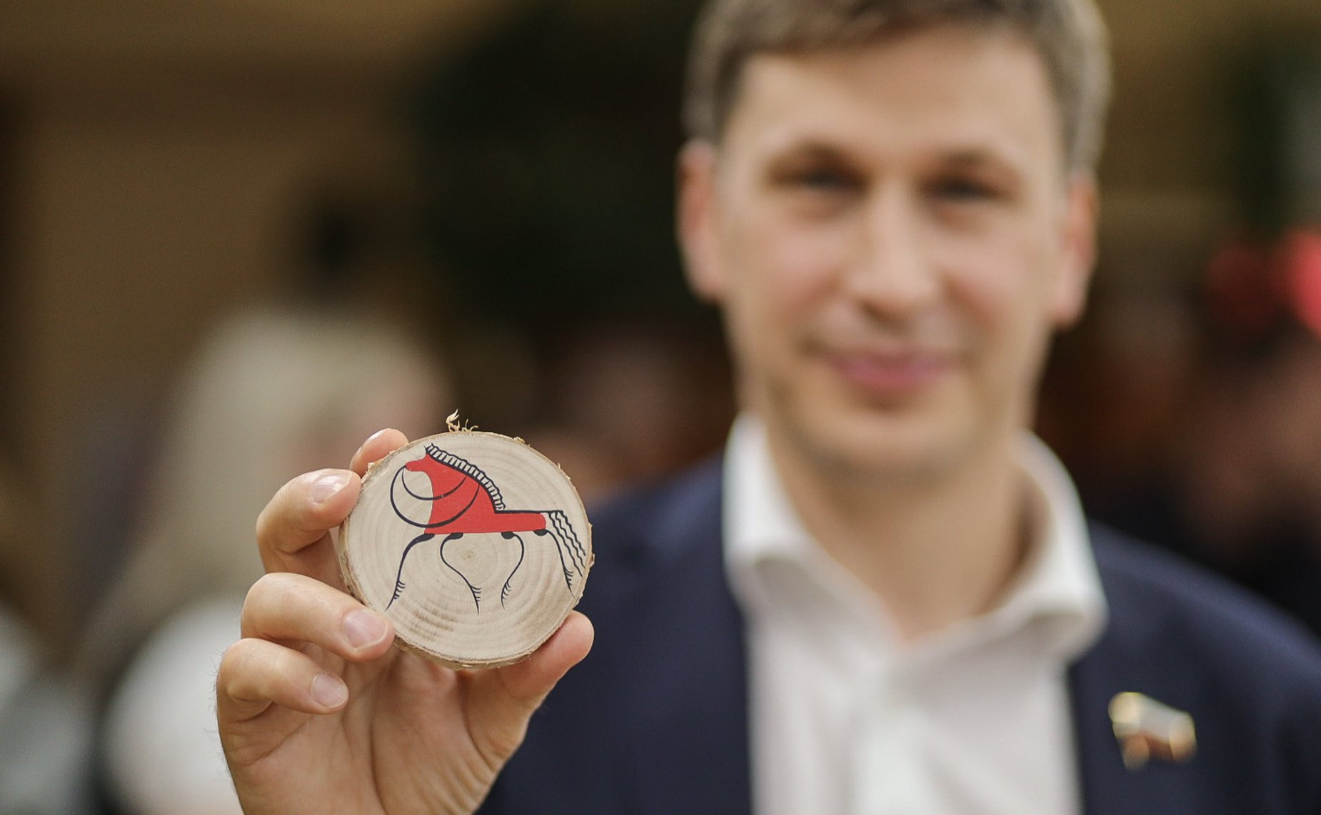 Члены Комиссии Совета Федерации по сохранению и развитию народных художественных промыслов встретились с представителями Художественного косторезного училища им.Н.Буторина и предприятия «Беломорские узоры»