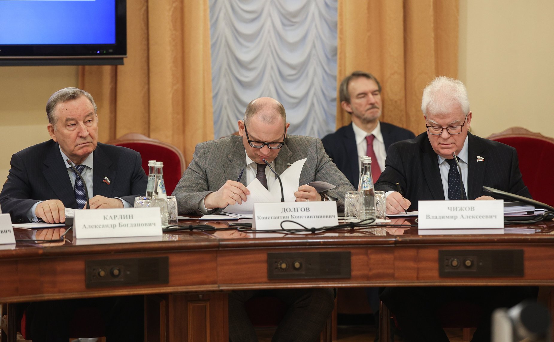 Заседание парламентской комиссии по расследованию обстоятельств, связанных с созданием американскими специалистами биологических лабораторий на территории Украины