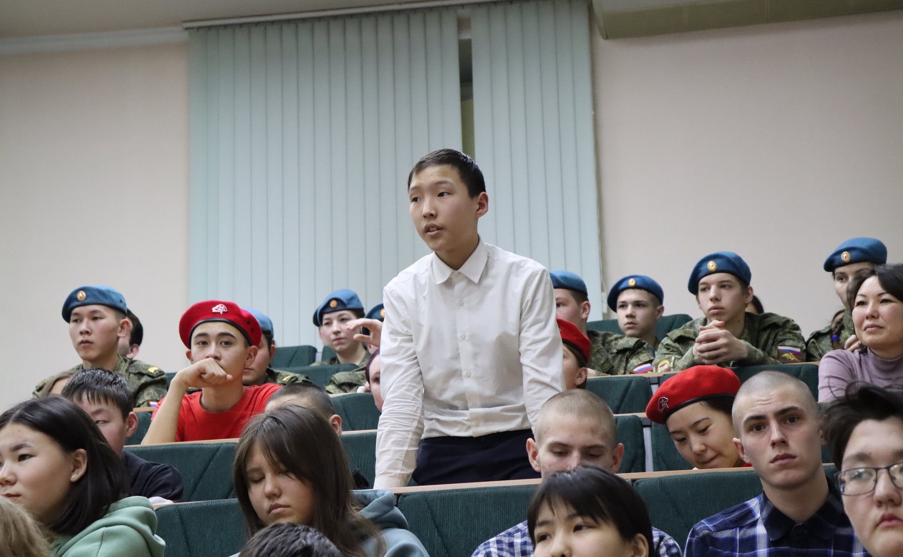 Встреча выпускников лицеев № 1 и 6 Усть-Коксинской школы Горного Алтая с Героями России