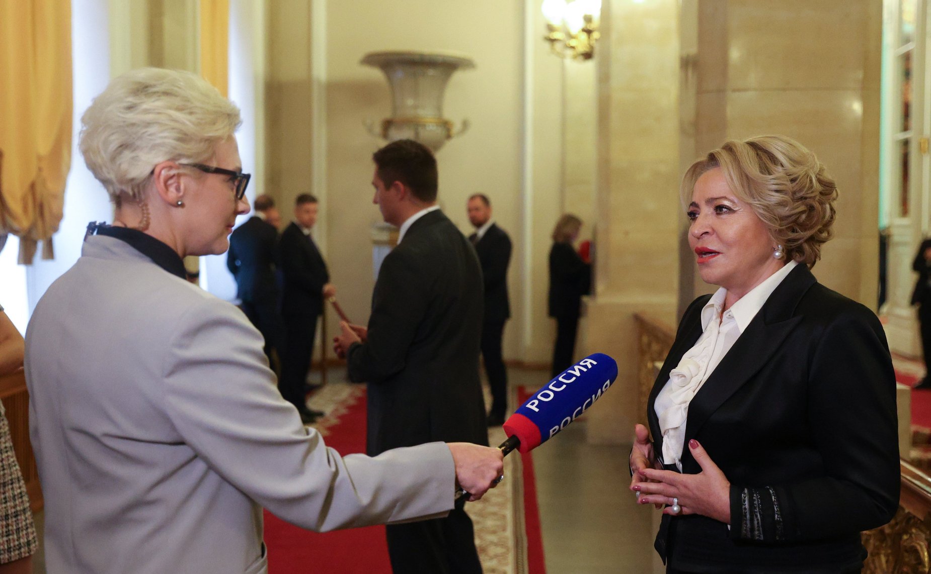 Пресс-подход Председателя Совета Федерации Валентины Матвиенко