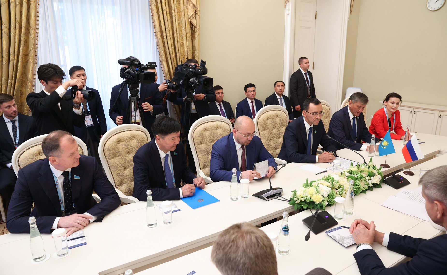 Встреча Валентины Матвиенко с Председателем Сената Парламента Республики Казахстан Мауленом Ашимбаевым