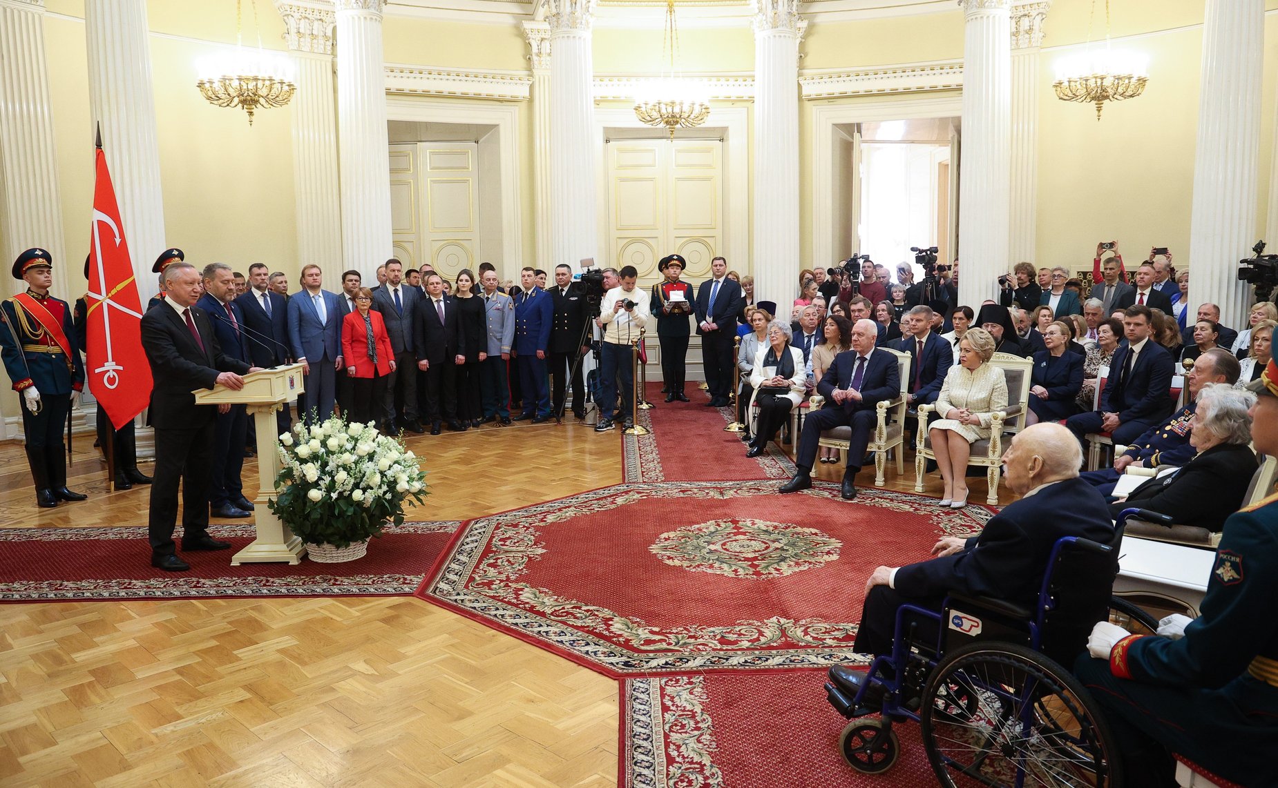 Валентина Матвиенко приняла участие в церемонии вручения знаков отличия «Почетный гражданин Санкт-Петербурга» в Мариинском дворце, посвященных Дню Санкт-Петербурга