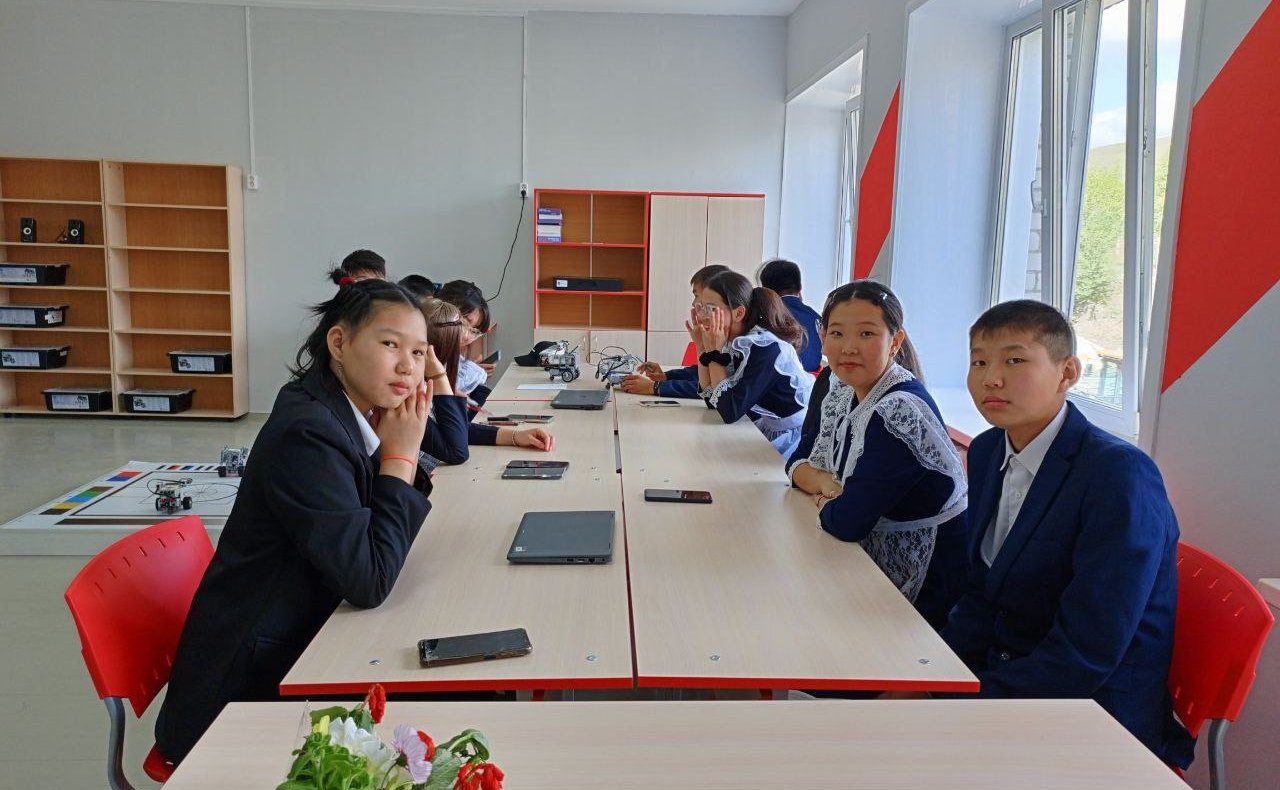 Баир Жамсуев в ходе региональной поездки принял участие в церемониях торжественного открытия после капитального ремонта детского сада в селе Токчин и школы в селе Зуткулей Агинского Бурятского округа