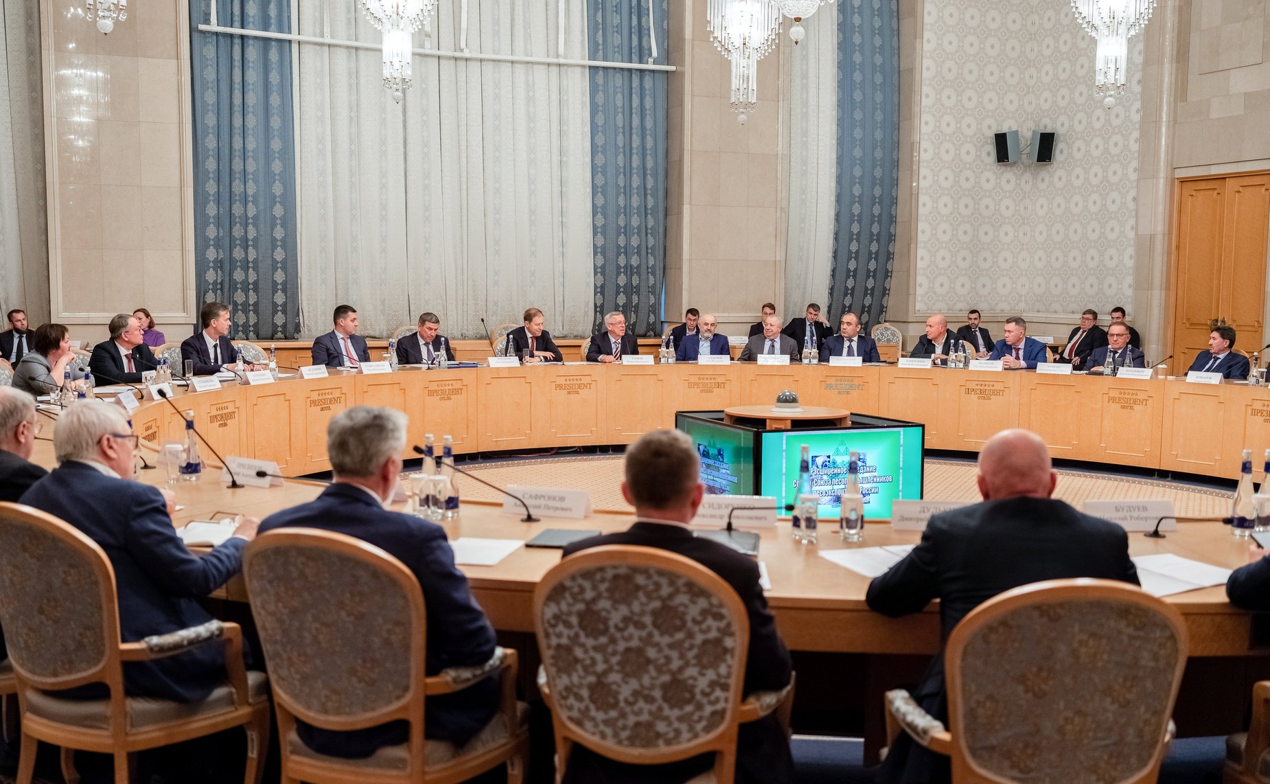 Олег Кувшинников принял участие в расширенном заседании Совета Союза лесопромышленников и лесоэкспортеров России