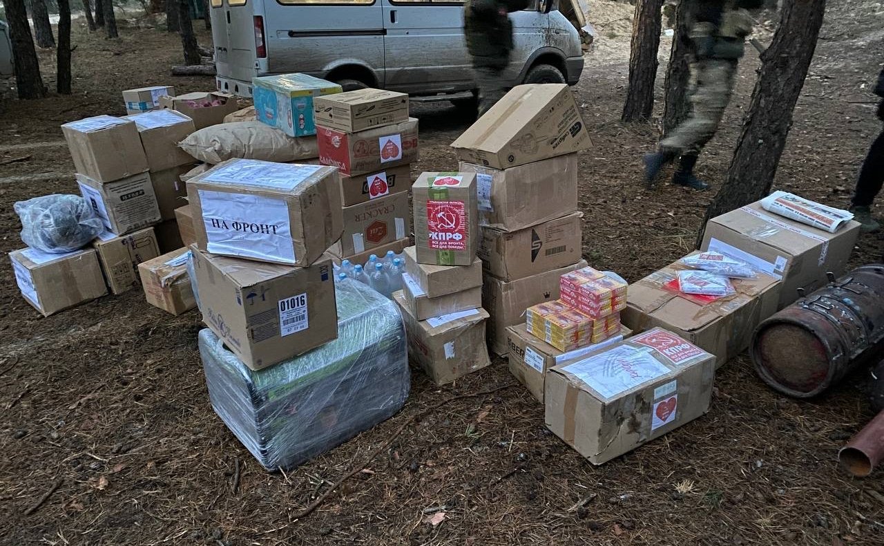 Российским военнослужащим в зону СВО переданы десять автомобилей УАЗ и двадцатитонная партия груза