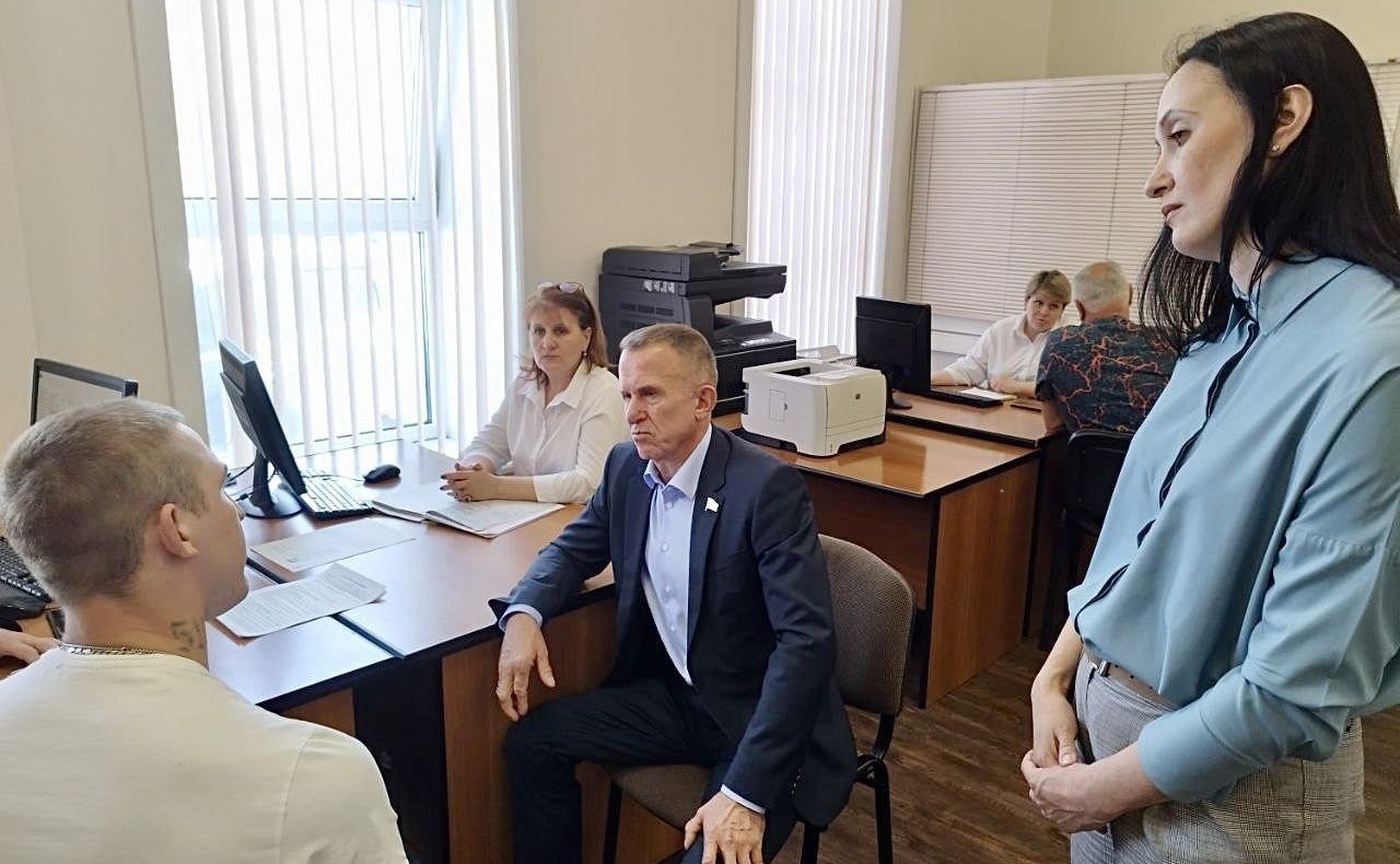 Владимир Кравченко посетил в Томской области филиал фонда «Защитники Отечества»