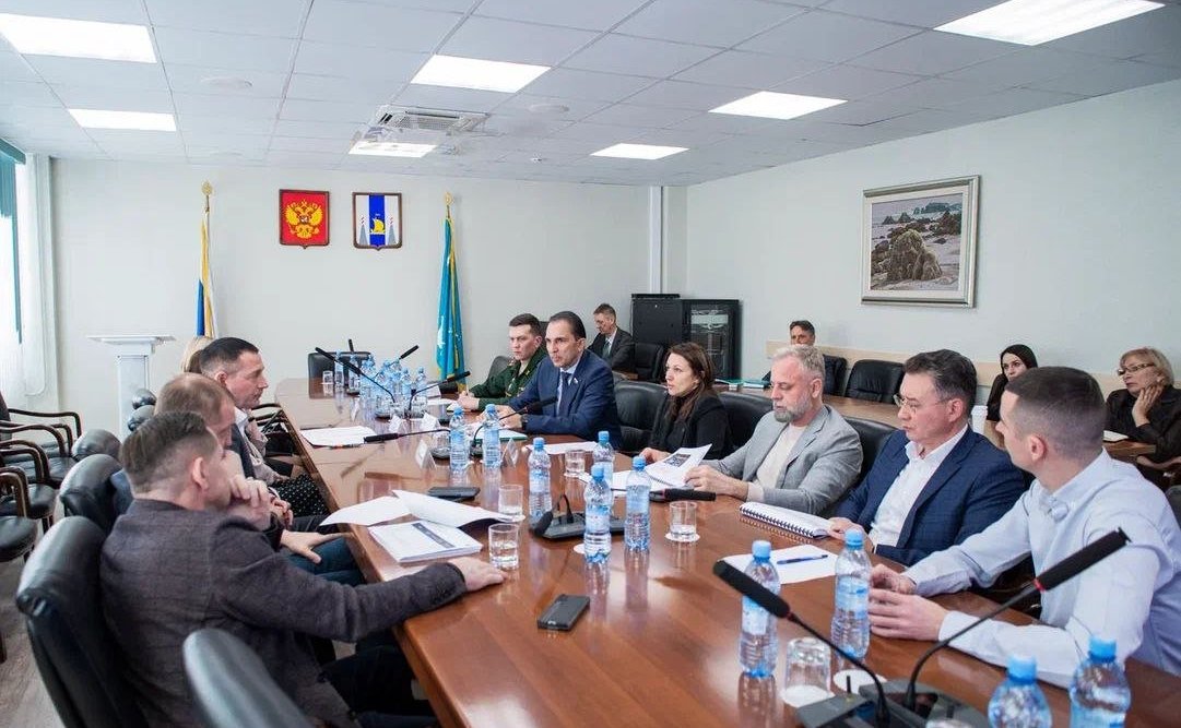 Андрей Хапочкин провёл совещание в Сахалинской областной Думе