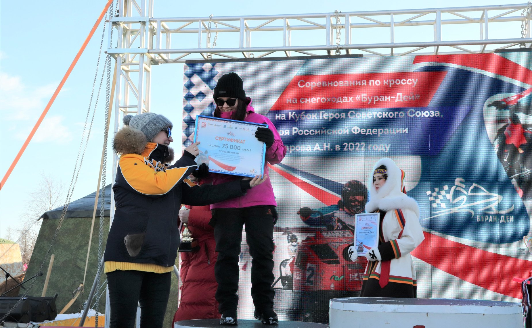 Римма Галушина в ходе поездки в регион приняла участие в традиционном окружном спортивном празднике «Буран- Дей»