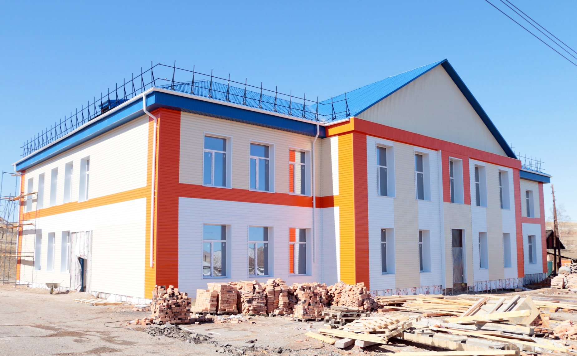 Александр Жуков в ходе поездки в регион посетил Ширинский район