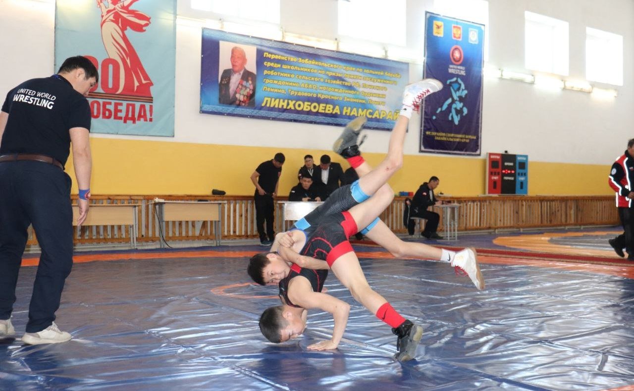 Баир Жамсуев принял участие в открытии Первенства Забайкальского края по вольной борьбе среди юношей