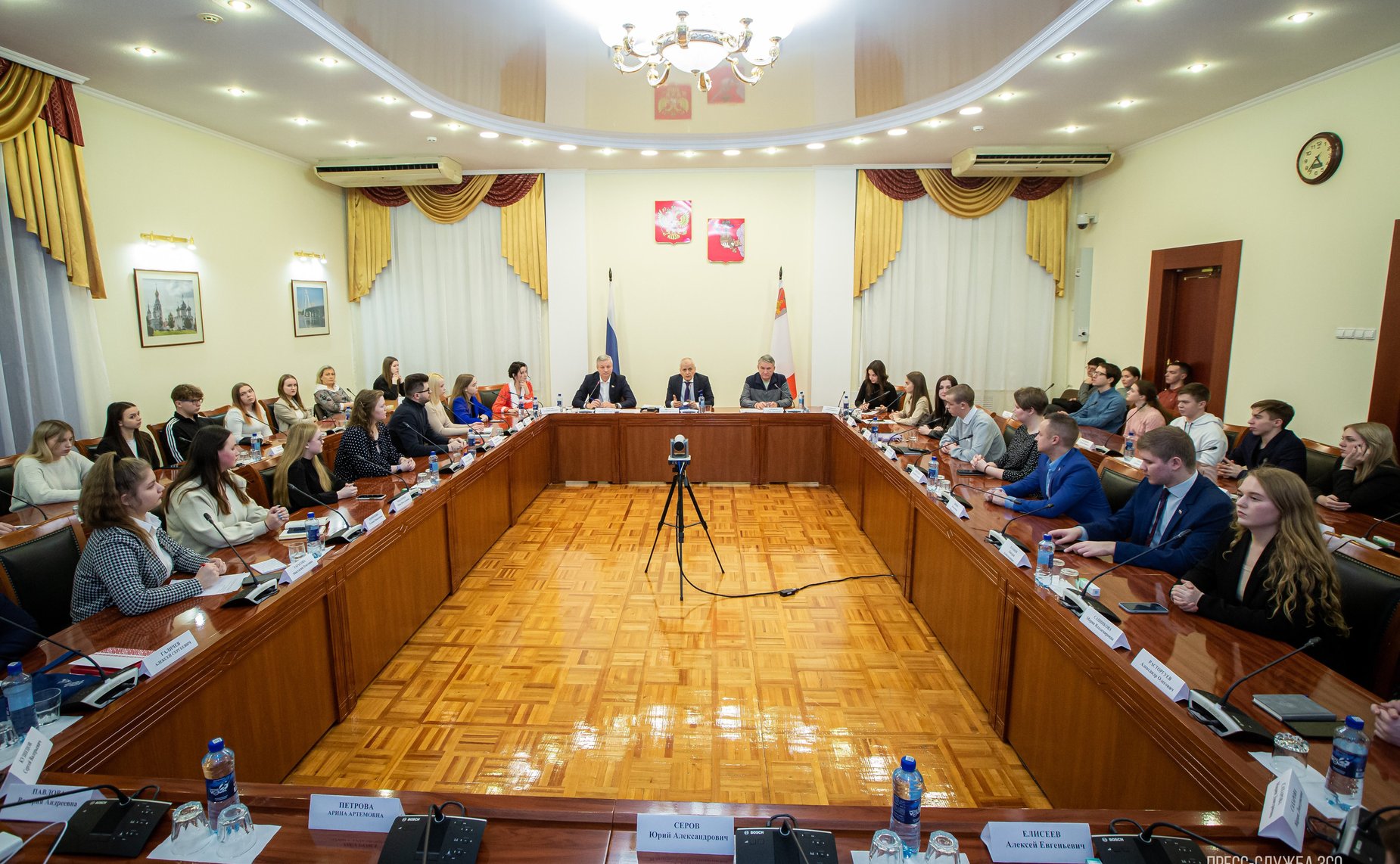 Юрий Воробьев принял участие в очередном заседании Дискуссионного клуба Молодежного парламента при Законодательном Собрании субъекта РФ