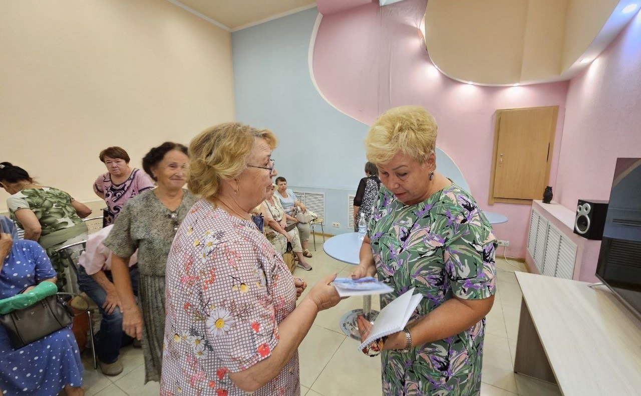 Ольга Бас провела встречу с активом проекта «Старшее поколение» ЛНР