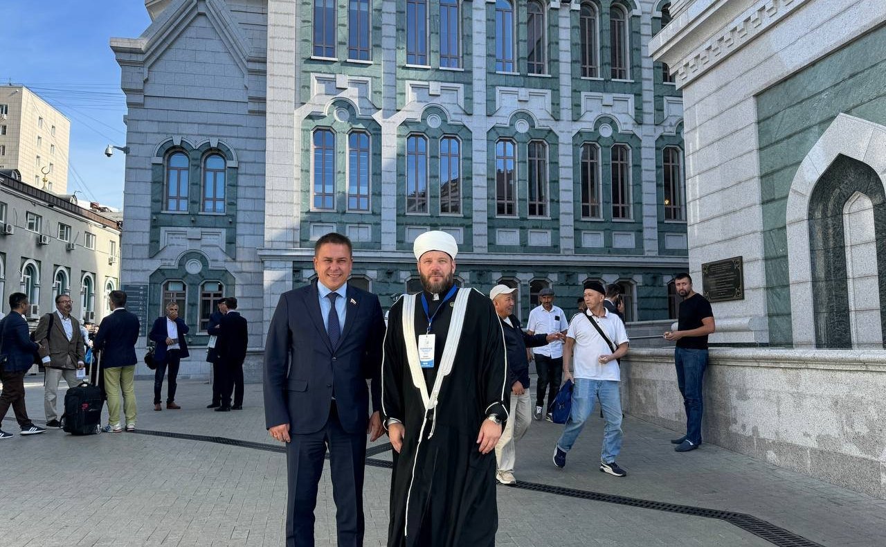 Айрат Гибатдинов посетил VIII Курултай-съезд Духовного управления мусульман РФ и XX Международный мусульманский форум