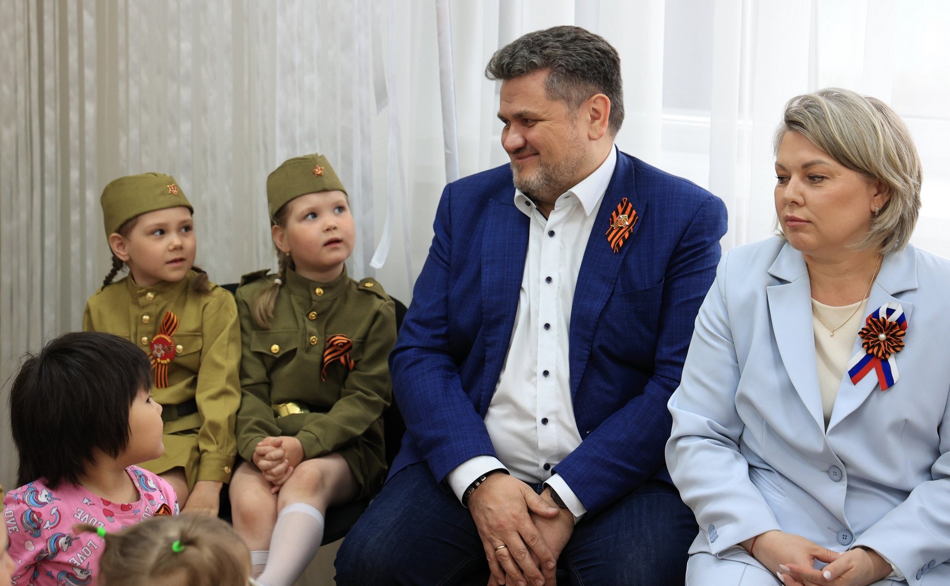 Александр Жуков поощрил юных участников патриотической акции «Рисуем Победу» в Сорске