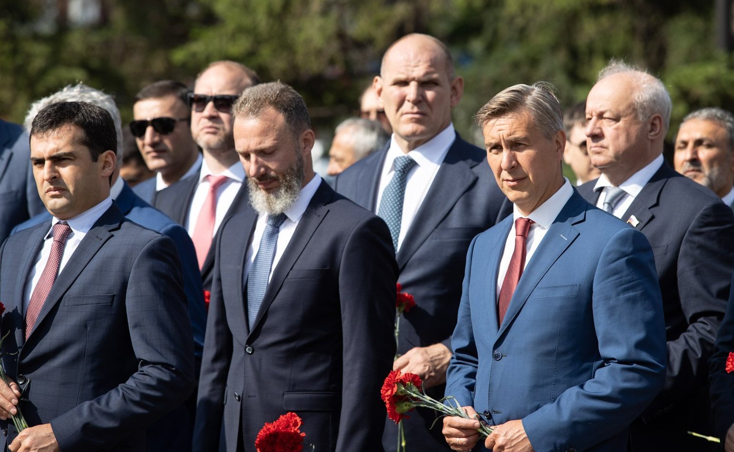 Члены парламентских делегаций России и Армении приняли участие в церемонии возложения цветов к Вечному огню на мемориале Победы