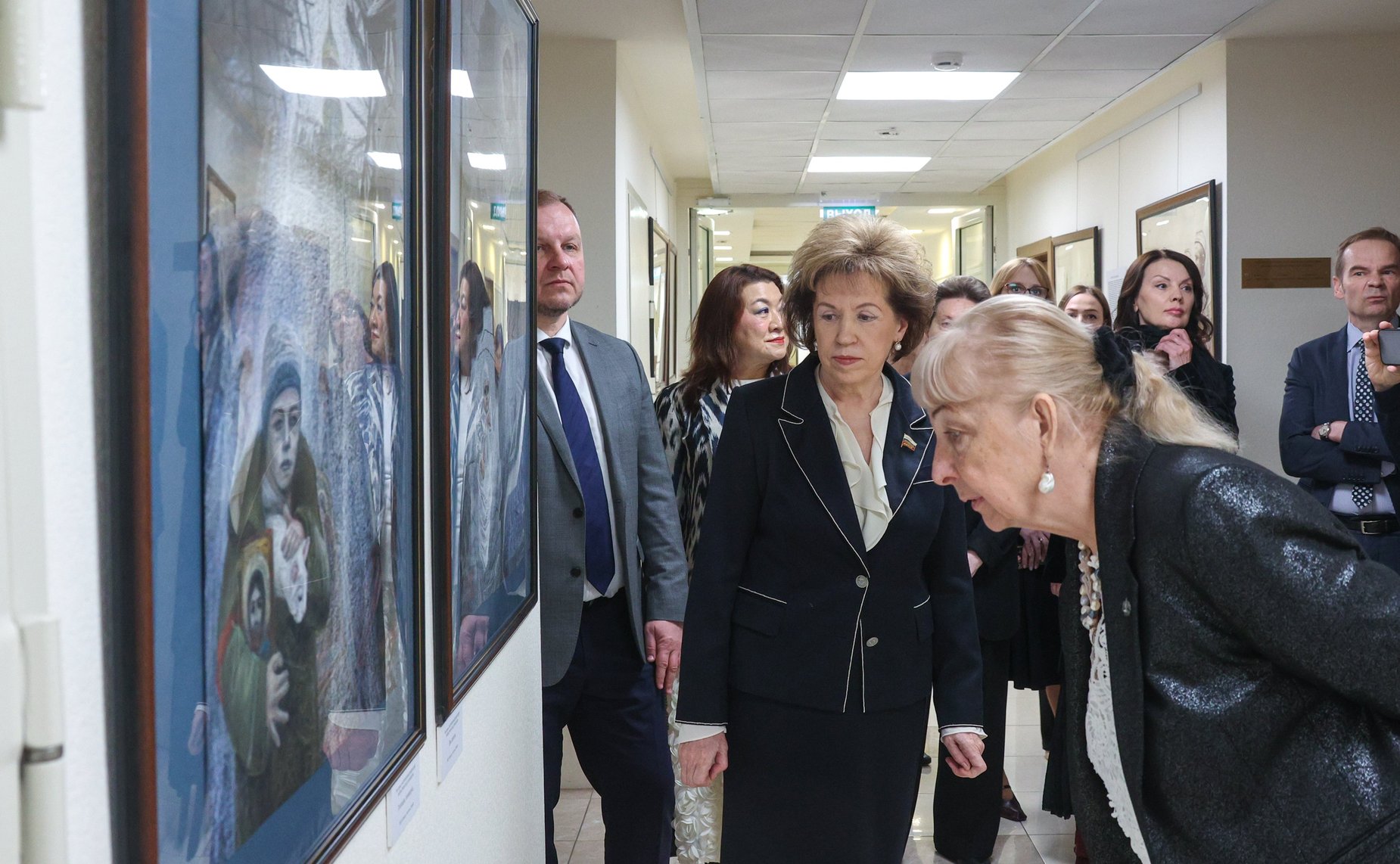 Торжественное открытие выставки Народного художника РФ Людмилы Юга «Нить времен. Подвиг Победы»