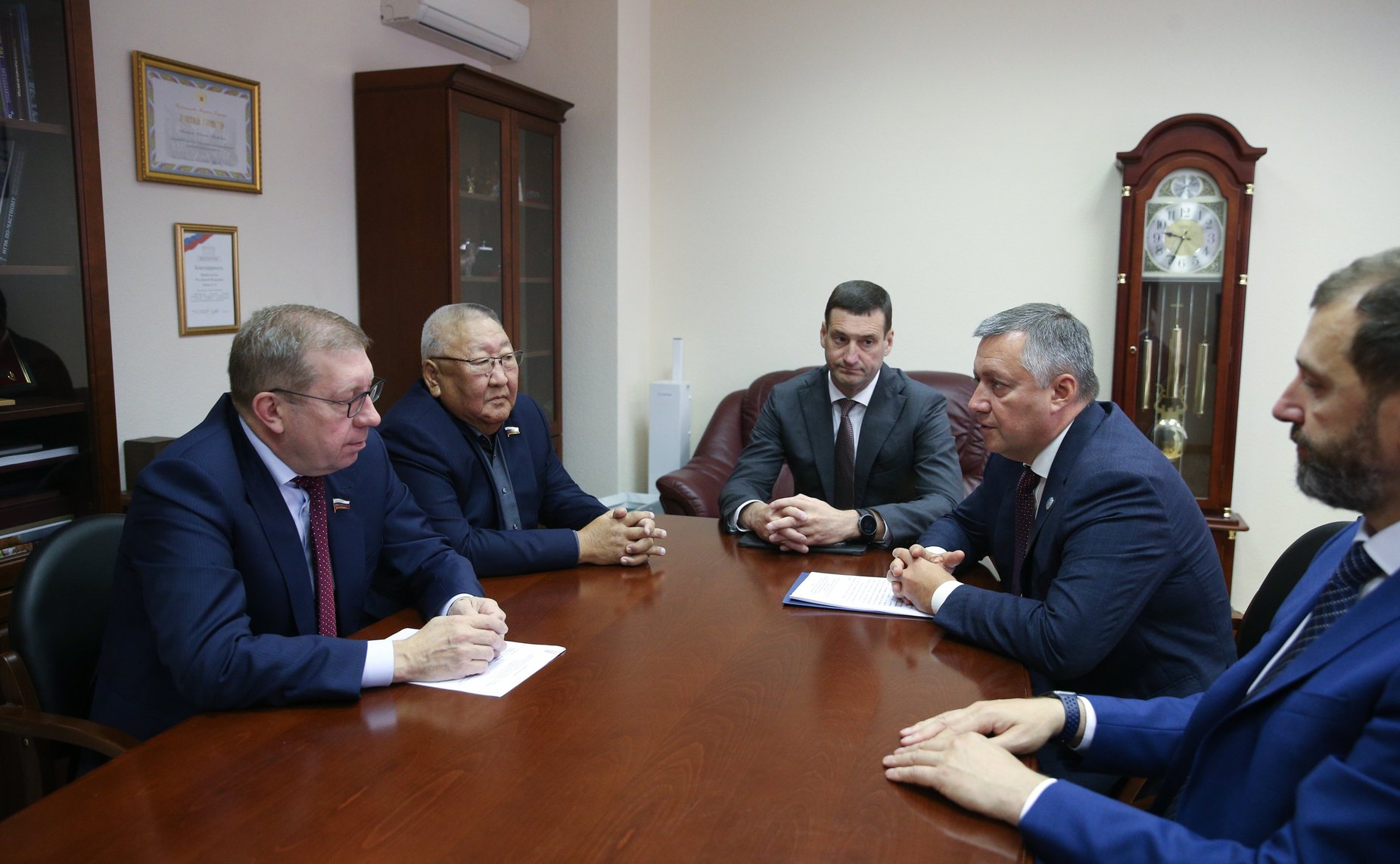 Встреча председателя Комитета СФ по аграрно-продовольственной политике и природопользованию с Губернатором Иркутской области