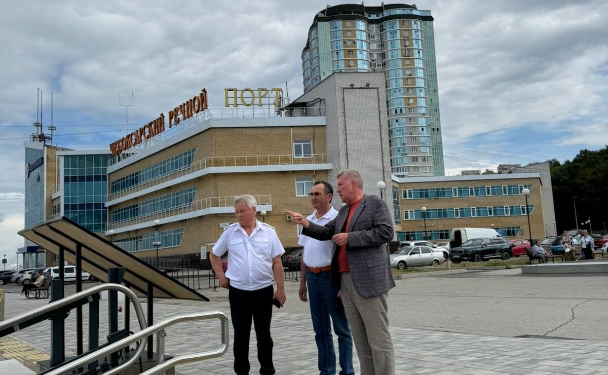 Николай Федоров посетил Чебоксарский речной порт