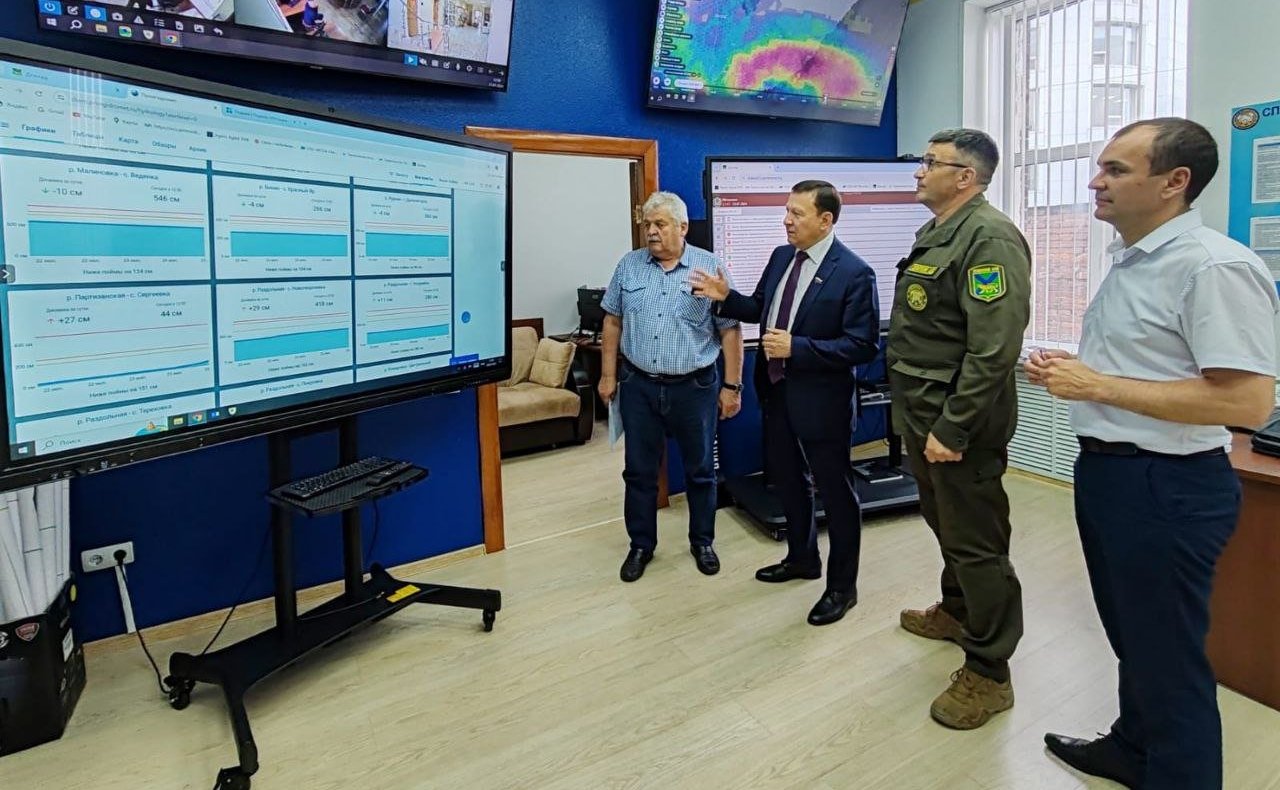 Александр Ролик принял участие в заседании Законодательного Собрания Приморья и провёл совещание в краевом Ситуационном центре