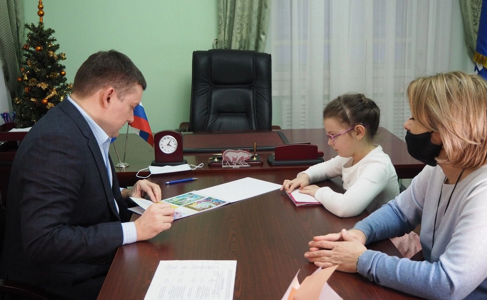 Николай Журавлев принял участие в ежегодной Всероссийской акции «Елка желаний» и осуществил новогодние мечты двух юных костромичек