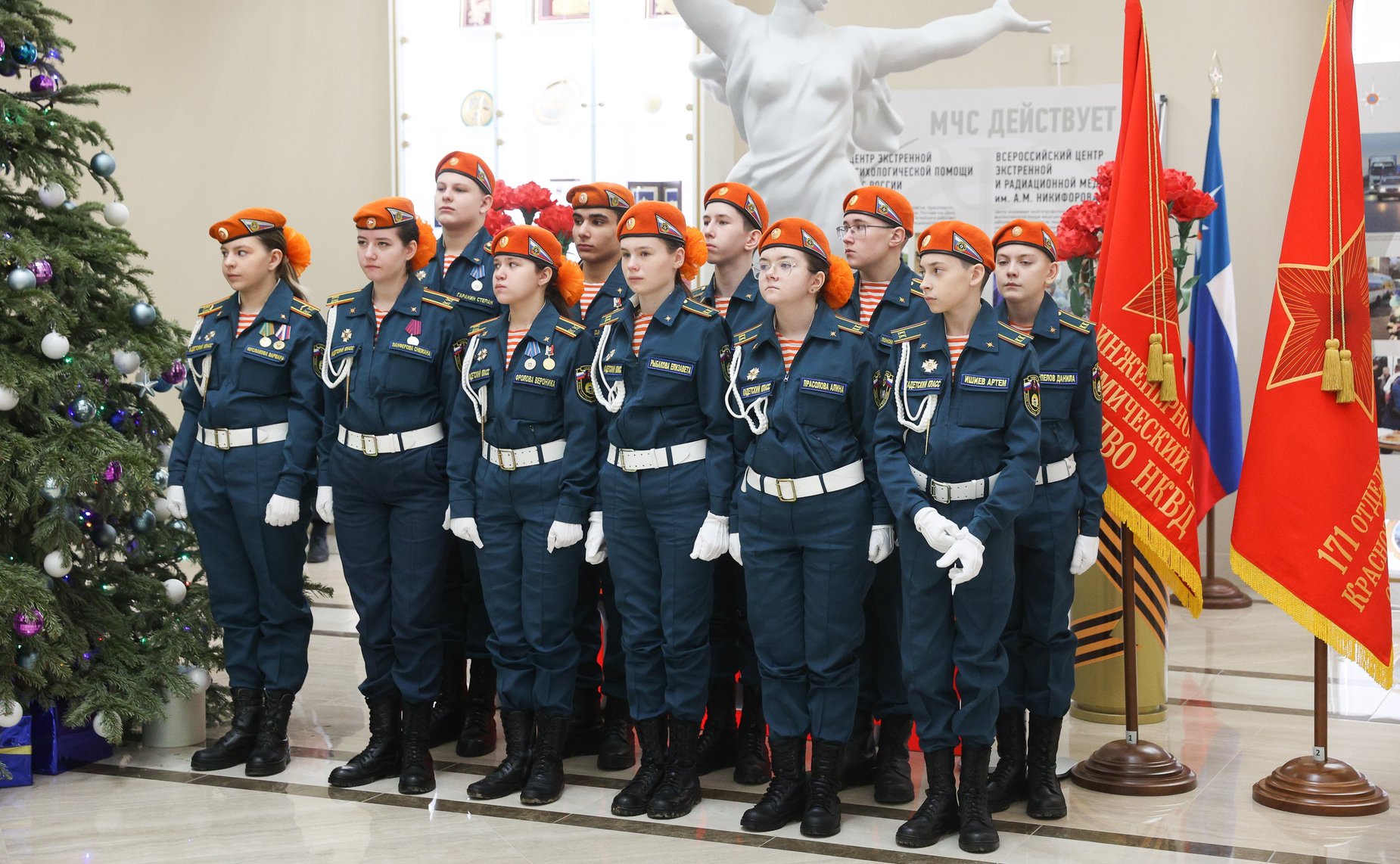 Открытие выставки «Служим Отечеству и МЧС России»