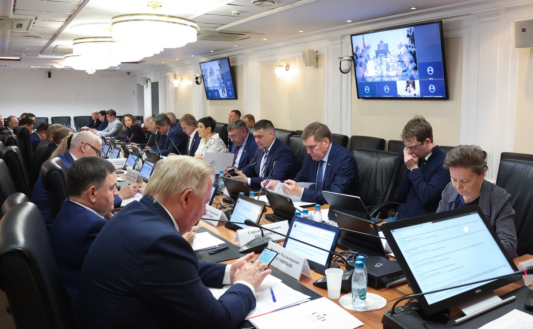 Круглый стол Комитета СФ по Регламенту и организации парламентской деятельности совместно с Комитетом СФ по экономической политике «Совершенствование законодательства Российской Федерации о государственном контроле (надзоре), муниципальном контроле»