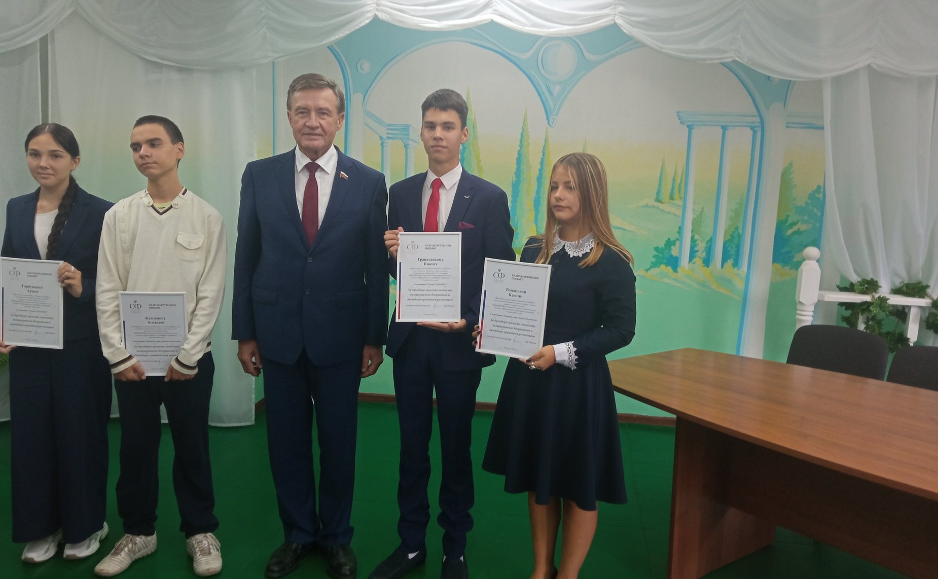 Сергей Рябухин в ходе поездки в регион встретился с победителями V Всероссийского детского конкурса «Портрет твоего края»