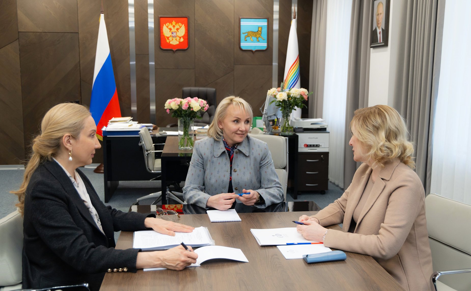 Встреча заместителя Председателя Совета Федерации Инны Святенко с губернатором Еврейской автономной области (ЕАО) Марией Костюк