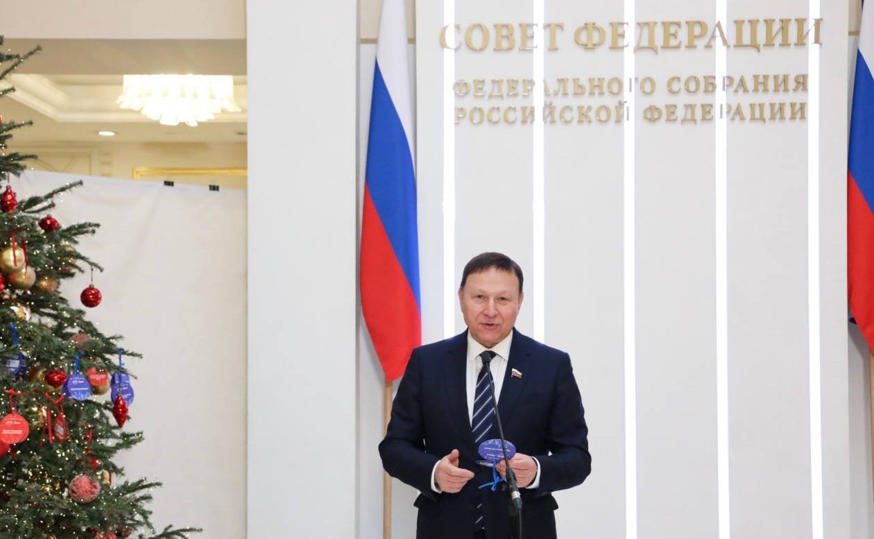 Александр Ролик принял участие во Всероссийском благотворительном проекте «Ёлка желаний»