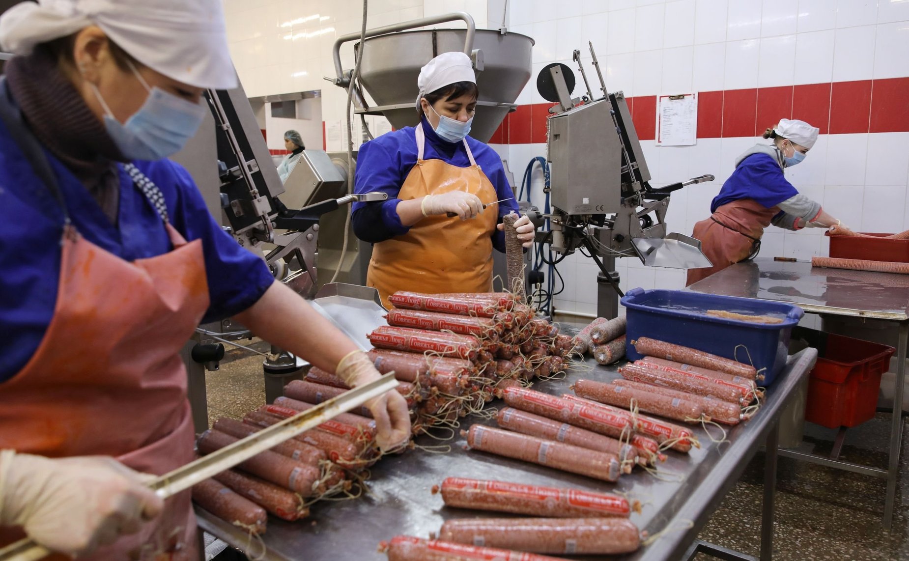 Юрий Валяев посетил колбасный завод Биробиджана