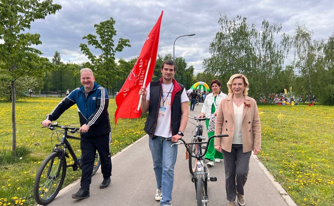 Инна Святенко приняла участие в юбилейном 10-м велопараде, посвященном Дню Победы