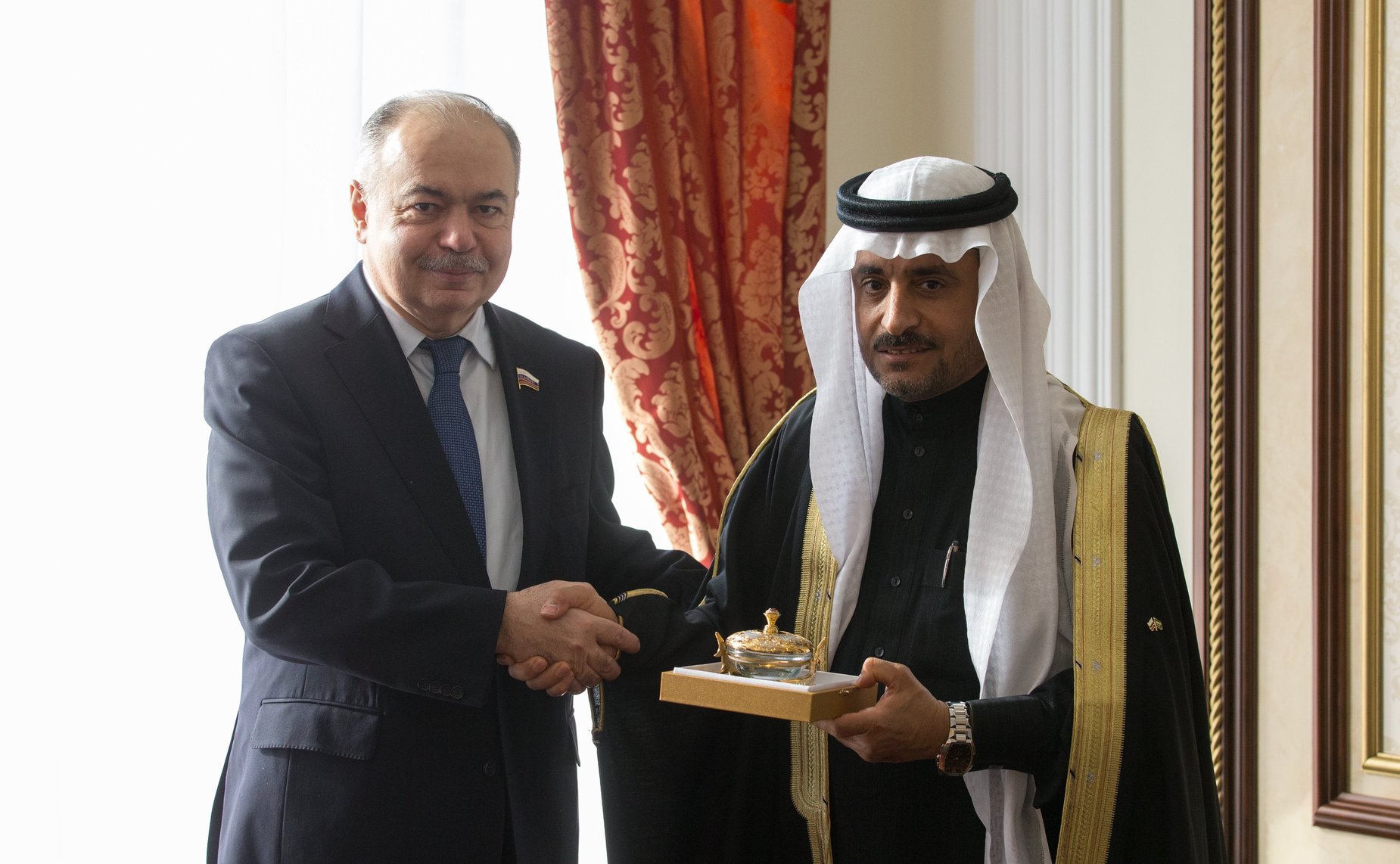 И. Умаханов и заместитель Председателя Консультативного совета Королевства Саудовская Аравия Яхъя Абдулла Ас-Самаан