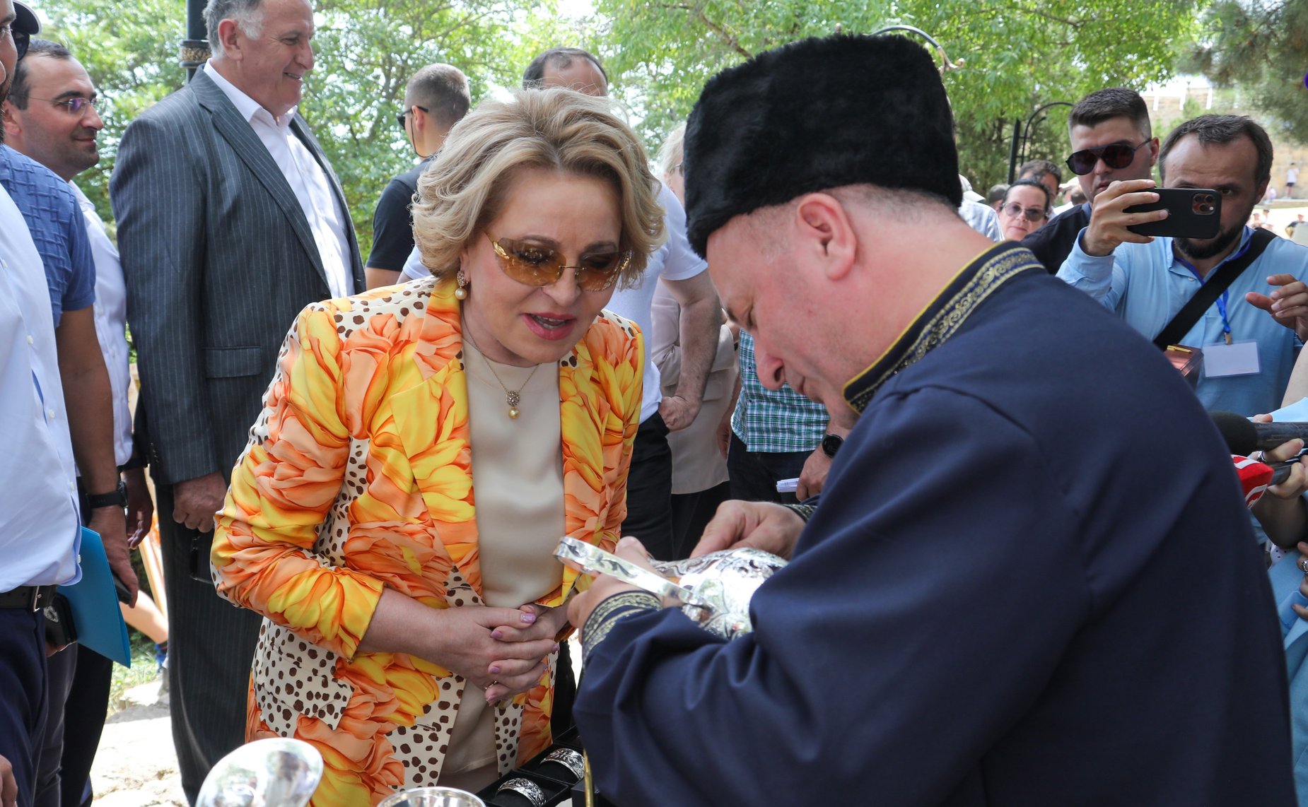 Валентина Матвиенко осмотрела выставку народно-художественных промыслов в Дербенте