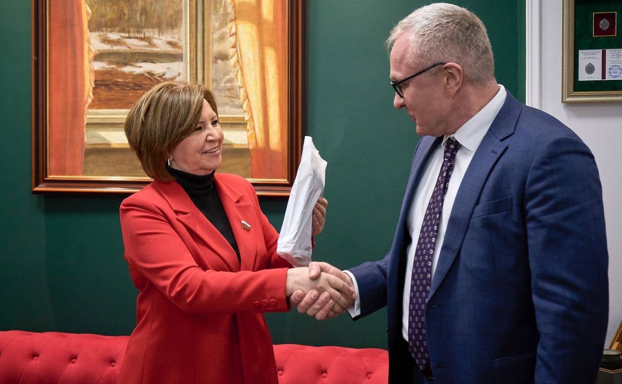 Марина Сидухина провела парламентский диалог со студентами