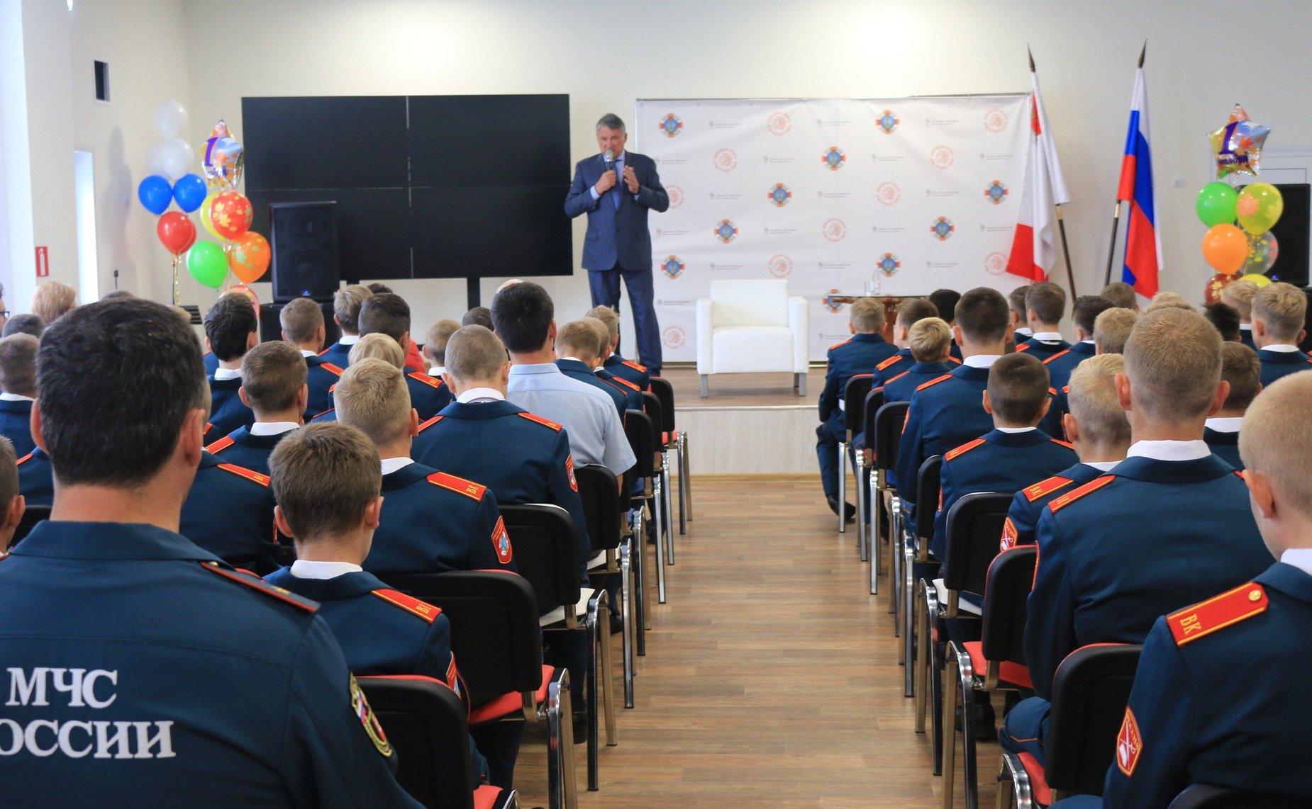 Юрий Воробьев провел урок знаний в Образовательном центре – кадетской школе «Корабелы Прионежья»