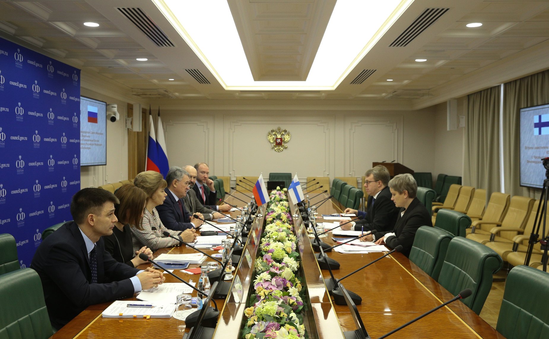 Заместитель Председателя Совета Федерации Юрий Воробьев провел встречу с Чрезвычайным и Полномочным Послом Финляндской Республики в РФ Антти Хелантерей